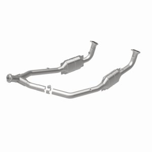 Land Rover Discovery Catalytic Converter - Underbody - Magnaflow - California Grade CARB Compliant Direct-Fit - 2003