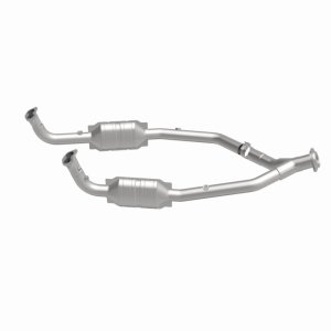 Land Rover Discovery Catalytic Converter - Underbody - Magnaflow - California Grade CARB Compliant Direct-Fit - 2003