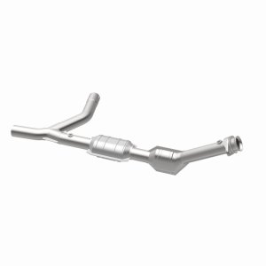 Ford E-150 Catalytic Converter - Passenger Side - Magnaflow - California Grade CARB Compliant Direct-Fit - `00-`04