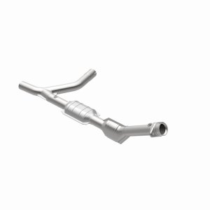 Ford E-150 Catalytic Converter - Passenger Side - Magnaflow - California Grade CARB Compliant Direct-Fit - `00-`04