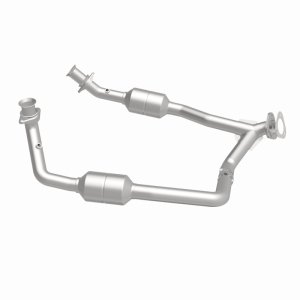 Ford E-250 Catalytic Converter - Magnaflow - California CARB Compliant Direct-Fit - 2003