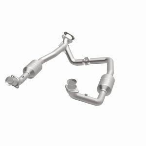 Ford E-250 Catalytic Converter - Magnaflow - California CARB Compliant Direct-Fit - 2003