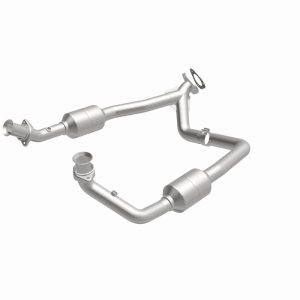 Ford E-250 Catalytic Converter - Magnaflow - California CARB Compliant Direct-Fit - 2003