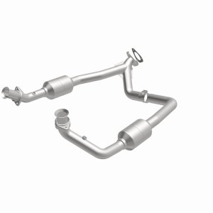 Ford E-250 Catalytic Converter - Magnaflow - California CARB Compliant Direct-Fit - 2003