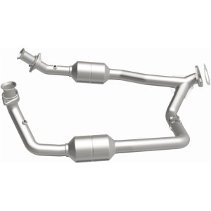 Ford E-350 Super Duty Catalytic Converter - Magnaflow - California CARB Compliant Direct-Fit - 2003