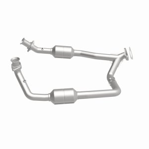 Ford E-350 Super Duty Catalytic Converter - Magnaflow - California CARB Compliant Direct-Fit - 2003