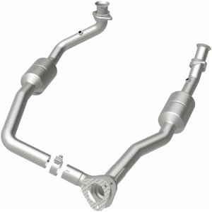 Ford E-350 Super Duty Catalytic Converter - Magnaflow - California CARB Compliant Direct-Fit - 2003
