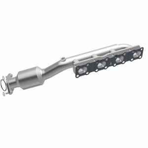 Nissan Pathfinder Armada Catalytic Converter - Magnaflow - Direct-Fit, CARB Compliant - 2004
