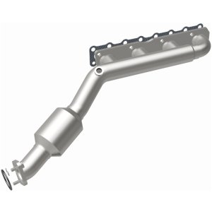 Nissan Titan Catalytic Converter - Magnaflow - Direct Fit - 2004