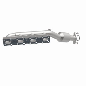 Nissan Titan Catalytic Converter - Magnaflow - Direct Fit - 2004