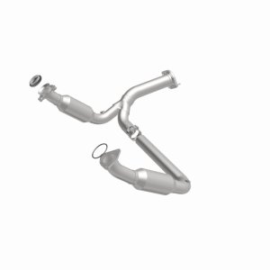 Chevrolet Silverado 1500 Catalytic Converter - Magnaflow - OEM Grade Federal/EPA Compliant Direct-Fit - `07-`09