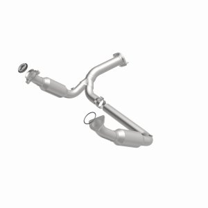 Chevrolet Silverado 1500 Catalytic Converter - Magnaflow - OEM Grade Federal/EPA Compliant Direct-Fit - `07-`09