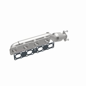 Nissan Armada Catalytic Converter - Magnaflow - OEM Grade Direct-Fit Manifold - `05-`15