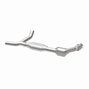 Ford E-250 Econoline Catalytic Converter - Magnaflow - Direct Fit, OEM Grade - `00-`02