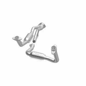 Jeep Commander Catalytic Converter - Magnaflow - OEM Grade Direct-Fit - `08-`10