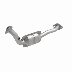 Nissan Xterra Catalytic Converter - Magnaflow - Direct-Fit OEM Grade - `00-`04