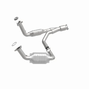 GMC Envoy Catalytic Converter - Magnaflow - OEM Grade Direct-Fit - `07-`09