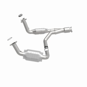 GMC Envoy Catalytic Converter - Magnaflow - OEM Grade Direct-Fit - `07-`09