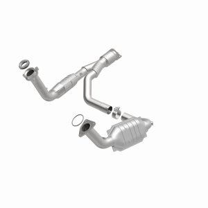 GMC Envoy Catalytic Converter - Magnaflow - OEM Grade Direct-Fit - `07-`09