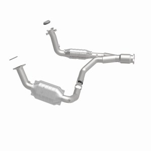 GMC Envoy Catalytic Converter - Magnaflow - OEM Grade Direct-Fit - `07-`09