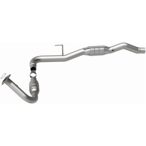 Chevrolet Silverado 2500 Catalytic Converter - Magnaflow - OEM Grade Direct-Fit - `01-`02