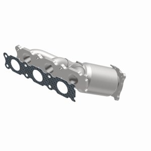 Land Rover LR2 Manifold Catalytic Converter - Magnaflow - OEM Grade Direct-Fit, EPA/Federal Compliant, 409 Stainless Steel - `08-`12