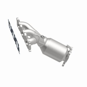 Land Rover LR2 Manifold Catalytic Converter - Magnaflow - OEM Grade Direct-Fit, EPA/Federal Compliant, 409 Stainless Steel - `08-`12