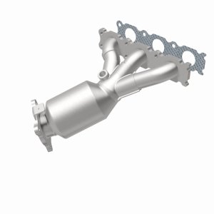 Land Rover LR2 Catalytic Converter - Magnaflow - OEM Grade Direct-Fit Manifold (Federal/EPA Compliant) - `08-`12
