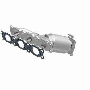 Land Rover LR2 Catalytic Converter - Magnaflow - OEM Grade Direct-Fit Manifold (Federal/EPA Compliant) - `08-`12