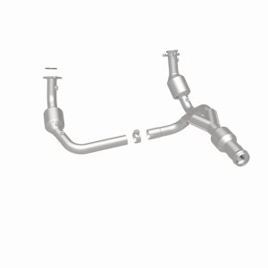 Cadillac Escalade Catalytic Converter - Magnaflow - Direct Fit - `11-`14