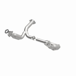Chevrolet Silverado 1500 Catalytic Converter - Magnaflow - California Grade CARB Compliant Direct-Fit - `07-`09