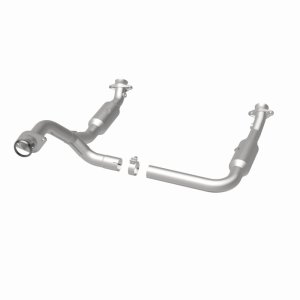 Ford Explorer Catalytic Converter - Magnaflow - California Grade CARB Compliant Direct-Fit - 2006