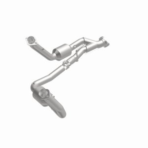 Jeep Commander Catalytic Converter - Magnaflow - California Grade CARB Compliant Direct-Fit - `06-`10 Jeep Commander Catalytic Converter - Magnaflow - California Grade CARB Compliant Direct-Fit - `06-`10