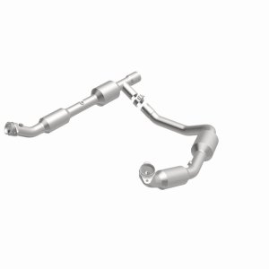 Ford E-250 Catalytic Converter - Magnaflow - Direct Fit, California Grade CARB Compliant - 2006