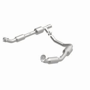 Ford E-250 Catalytic Converter - Magnaflow - Direct Fit, California Grade CARB Compliant - 2006