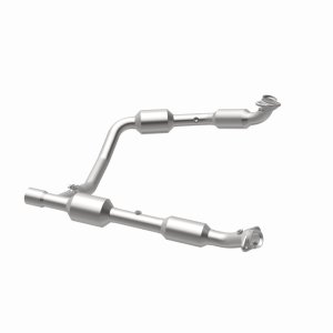 Ford E-250 Catalytic Converter - Magnaflow - Direct Fit, California Grade CARB Compliant - 2006