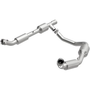 Ford E-350 Super Duty Catalytic Converter - Magnaflow - Direct Fit, California Grade CARB Compliant - `05-`08 Ford E-350 Super Duty Catalytic Converter - Magnaflow - Direct Fit, California Grade CARB Compliant - `05-`08
