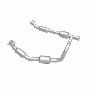 Ford E-350 Super Duty Catalytic Converter - Magnaflow - Direct Fit, California Grade CARB Compliant - `05-`08
