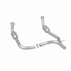 Ford E-250 Catalytic Converter - Magnaflow - Direct Fit, California Grade CARB Compliant - `09-`14