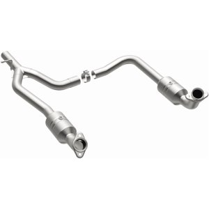 Ford E-250 Catalytic Converter - Magnaflow - Direct Fit, California Grade CARB Compliant - `09-`14