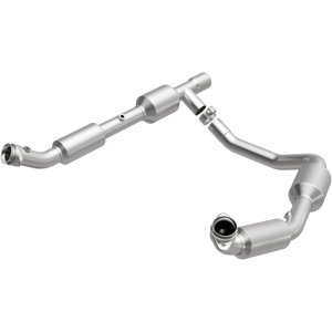 Ford E-150 Club Wagon Catalytic Converter - Magnaflow - Direct Fit - `04-`05 Ford E-150 Club Wagon Catalytic Converter - Magnaflow - Direct Fit - `04-`05