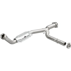 Ford Expedition Catalytic Converter - Magnaflow - HM Grade Direct-Fit - `05-`06