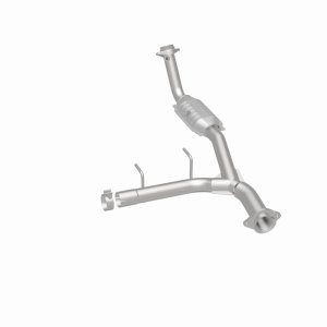 Ford Expedition Catalytic Converter - Magnaflow - HM Grade Direct-Fit - `05-`06