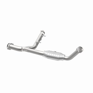 Ford Expedition Catalytic Converter - Magnaflow - HM Grade Direct-Fit - `05-`06