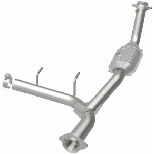 Ford Expedition Catalytic Converter - Magnaflow - HM Grade Direct-Fit - `05-`06