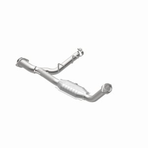 Lincoln Navigator Catalytic Converter - Magnaflow - HM Grade Direct-Fit - `05-`06