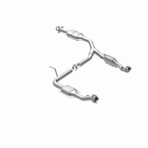 Ford Explorer Catalytic Converter - Magnaflow - Direct Fit - `02-`04 Ford Explorer Catalytic Converter - Magnaflow - Direct Fit - `02-`04