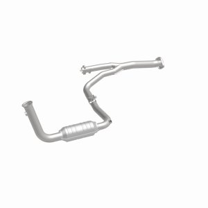Jeep Liberty Catalytic Converter - Magnaflow - HM Grade Direct-Fit - 2004 Jeep Liberty Catalytic Converter - Magnaflow - HM Grade Direct-Fit - 2004