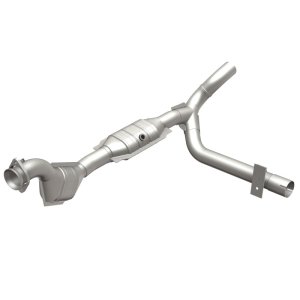 Ford Expedition Catalytic Converter - Magnaflow - Direct Fit, HM Grade - `01-`02