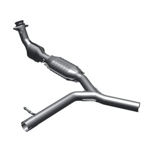 Ford F-150 Catalytic Converter - Magnaflow - HM Grade Direct-Fit - `04-`08